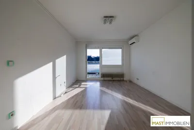 Wohnen am Stadtpark? Hier klicken - 2 Zimmer Wohnung mit Fernblick im 7. Stock - Klimaanlage - DAN Küche – Bild 3