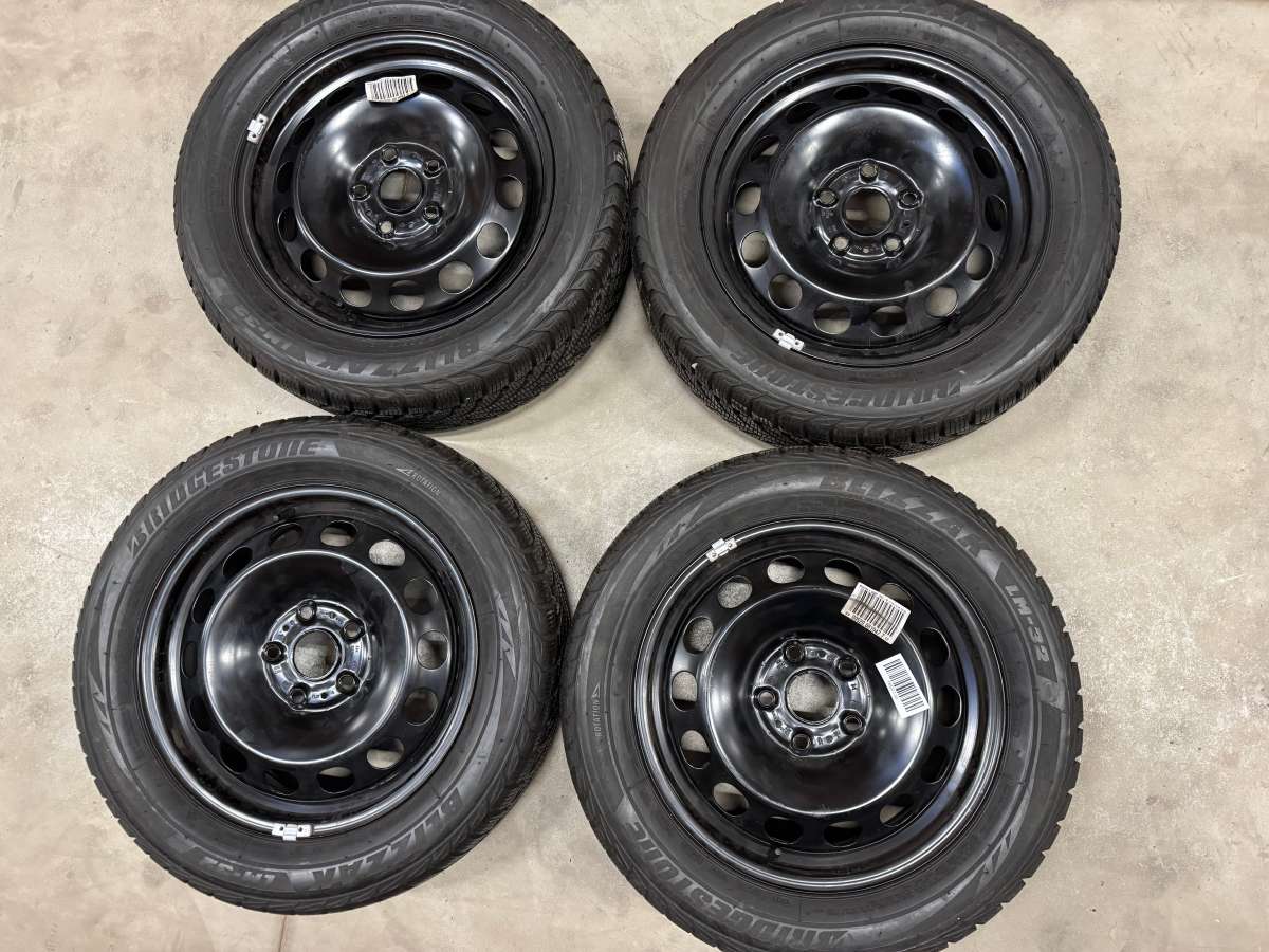 Original VW AUDI SEAT SKODA Komplettradsatz Winterreifen (M+S) BRIDGESTONE BLIZZAK LM32 205/55 R16 91H (AO) DOT 0419 Profiltiefe ca. 2x7,3mm + 2x8,2mm Stahlfelgen 6Jx16 ET48 Lochkreis 5x112 Teilenummer 5Q0601.027 BG ohne RDKS -GEBRAUCHT- PREIS Inkl. MWST!
