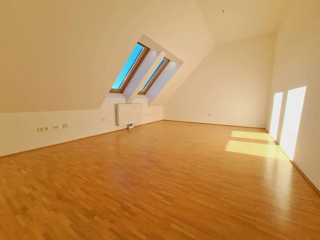 *Zur befristeten Vermietung gelangt eine perfekt aufgeteilte ca. 108 m² Dachgeschoss Wohnung! * - Ansicht 3