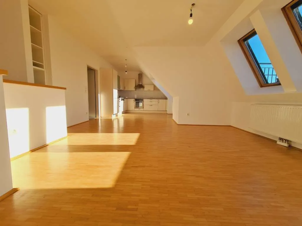 *Zur befristeten Vermietung gelangt eine perfekt aufgeteilte ca. 108 m² Dachgeschoss Wohnung! * - Ansicht 2