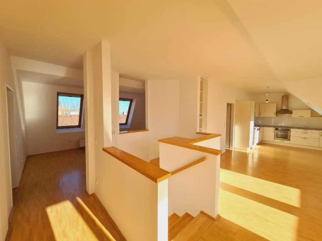 *Zur befristeten Vermietung gelangt eine perfekt aufgeteilte ca. 108 m² Dachgeschoss Wohnung! *, Wien