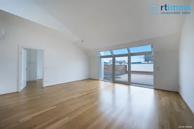 Erstbezug nach Sanierung: Exklusive 4-Zimmer Dachgeschoss-Wohnung mit Terrasse, klimatisiert
