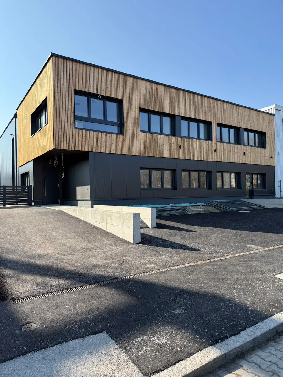 Top modern - Lager Halle oder Produktion über 300 m² - Ansicht 2