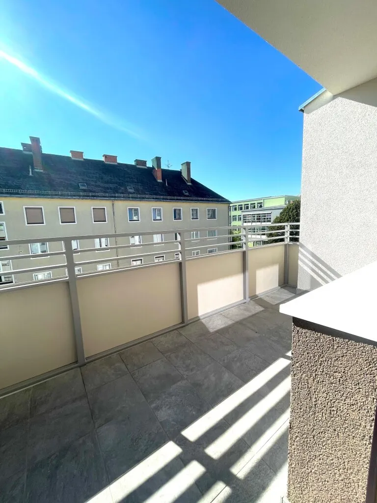 GEIDORF I UNSANIERTER WOHNJUWEL I RUHIGE LAGE MIT GRÜNBLICK I HOHE RÄUME I ALTBAUCHARME MIT PARKETT I BAD MIT BADEWANNE I PROJEKT WOHNEN - Ansicht 2
