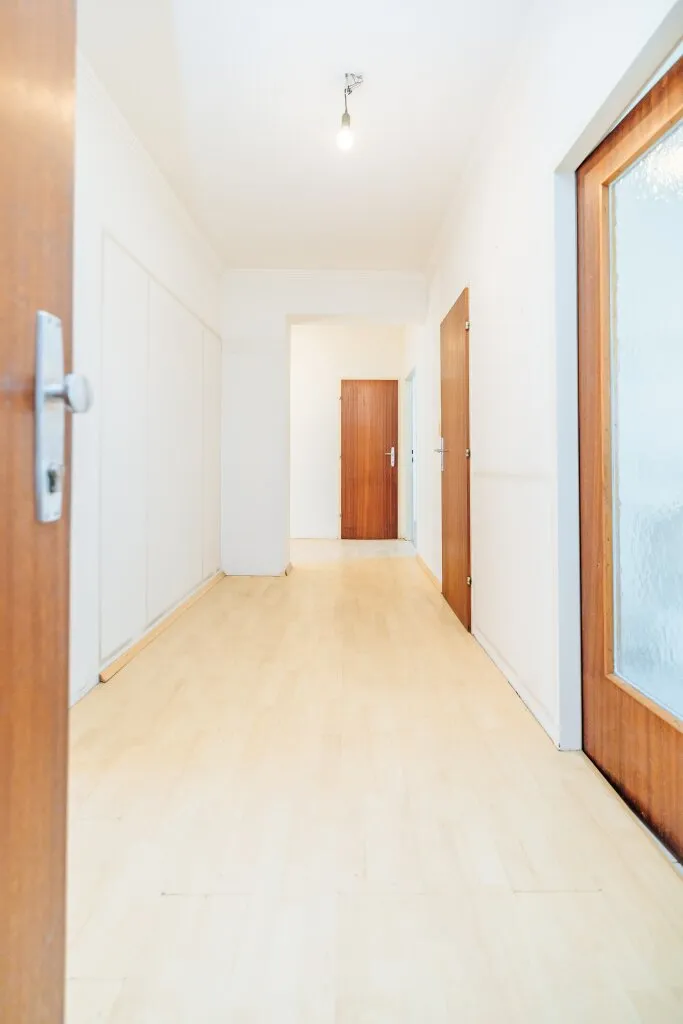 GEIDORF I UNSANIERTER WOHNJUWEL I RUHIGE LAGE MIT GRÜNBLICK I HOHE RÄUME I ALTBAUCHARME MIT PARKETT I BAD MIT BADEWANNE I PROJEKT WOHNEN - Ansicht 3