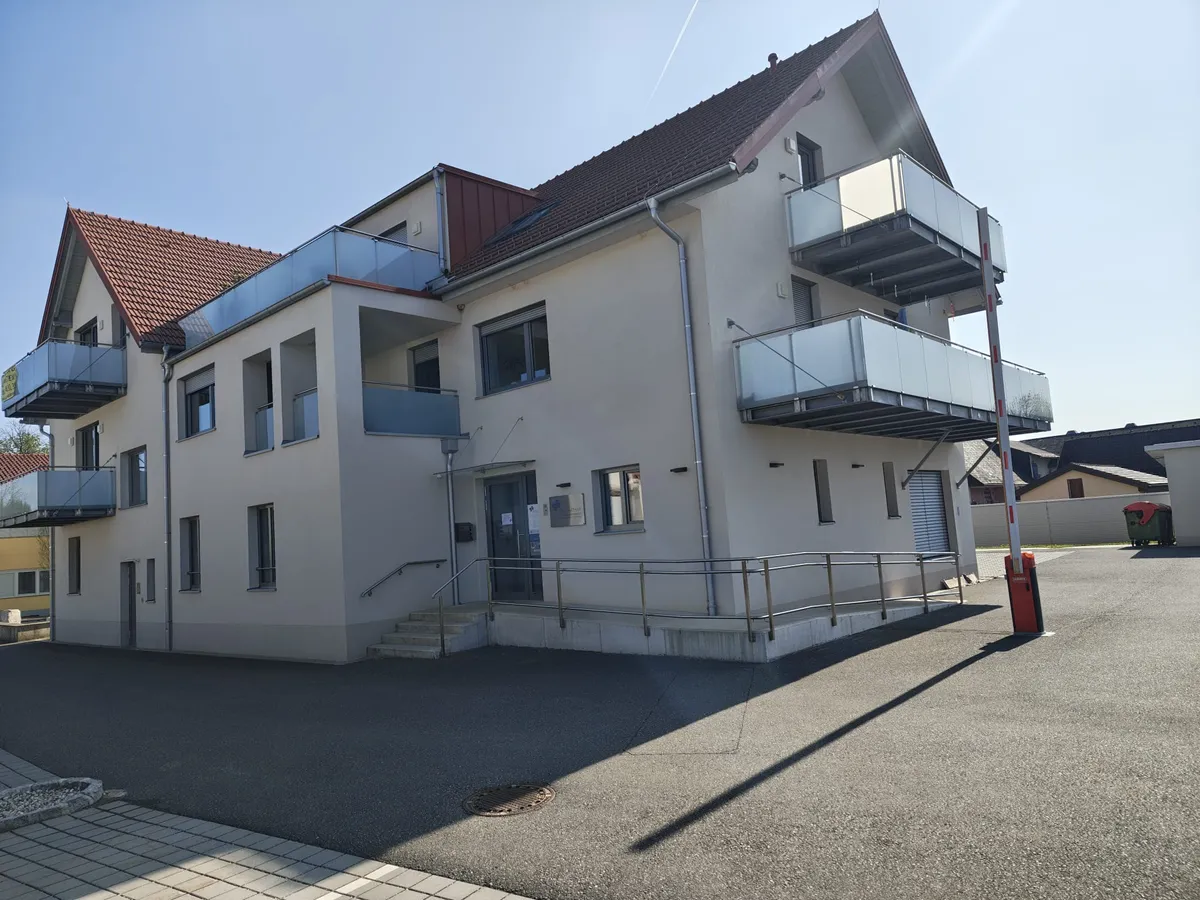 Neuwertiges generalsaniertes Zinshaus mit 9 Wohnungen, Arztpraxis und Gastrobetrieb - Ansicht 2