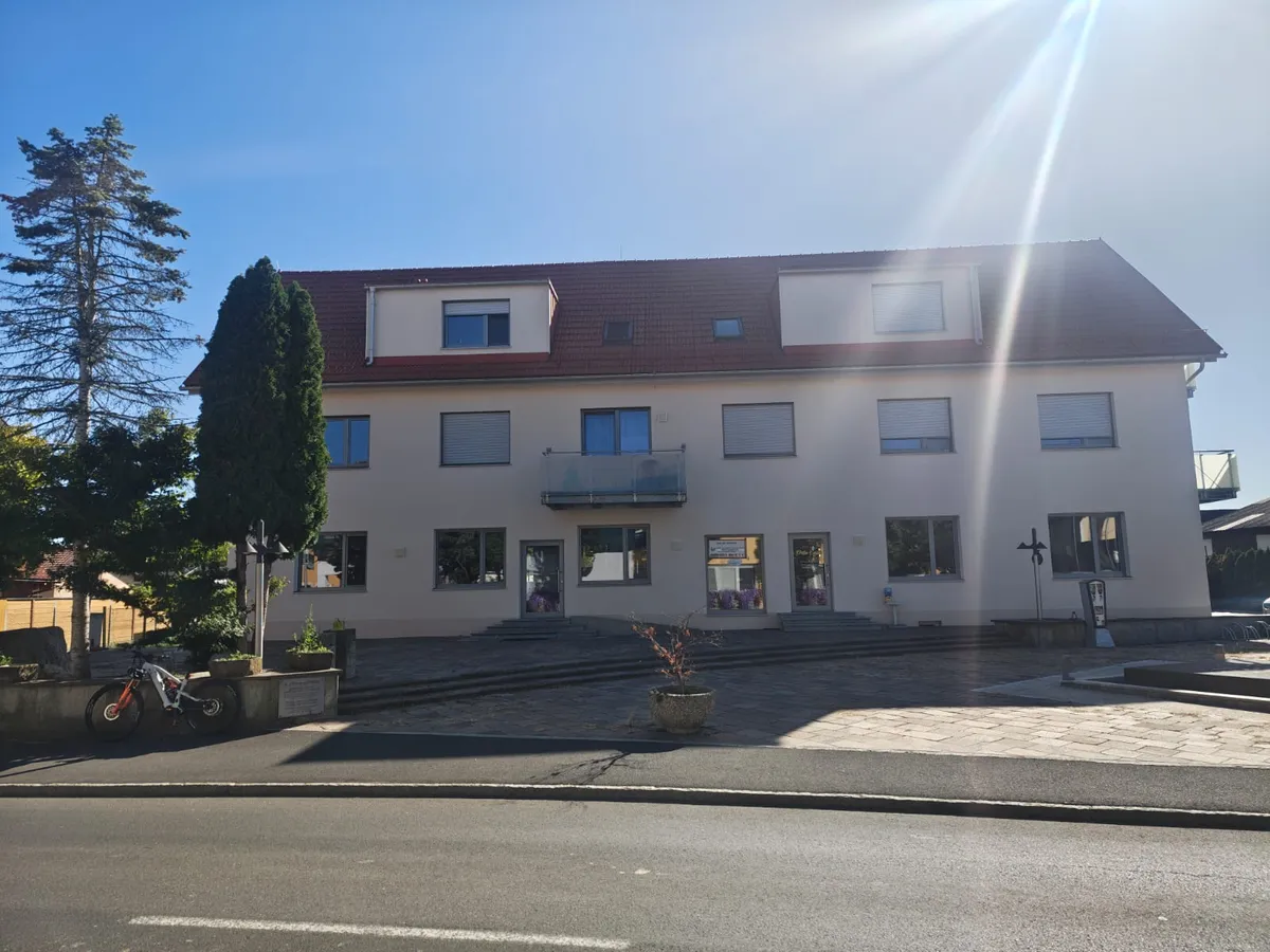 Neuwertiges generalsaniertes Zinshaus mit 9 Wohnungen, Arztpraxis und Gastrobetrieb