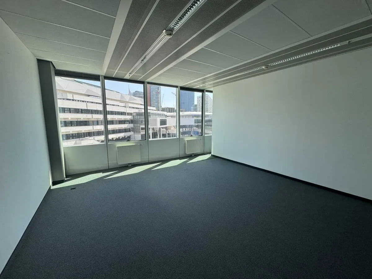 1220 Wien, Saturn Tower - Pamja 3
