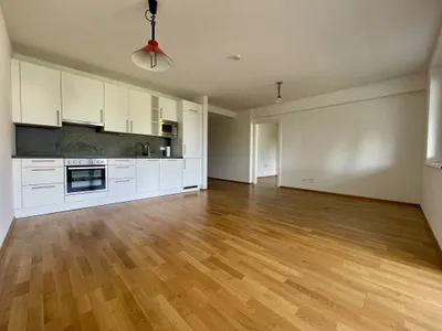 Großzügiger Balkon, moderne Ausstattung und der Badeteich Hirschstetten vor der Tür – Bild 2