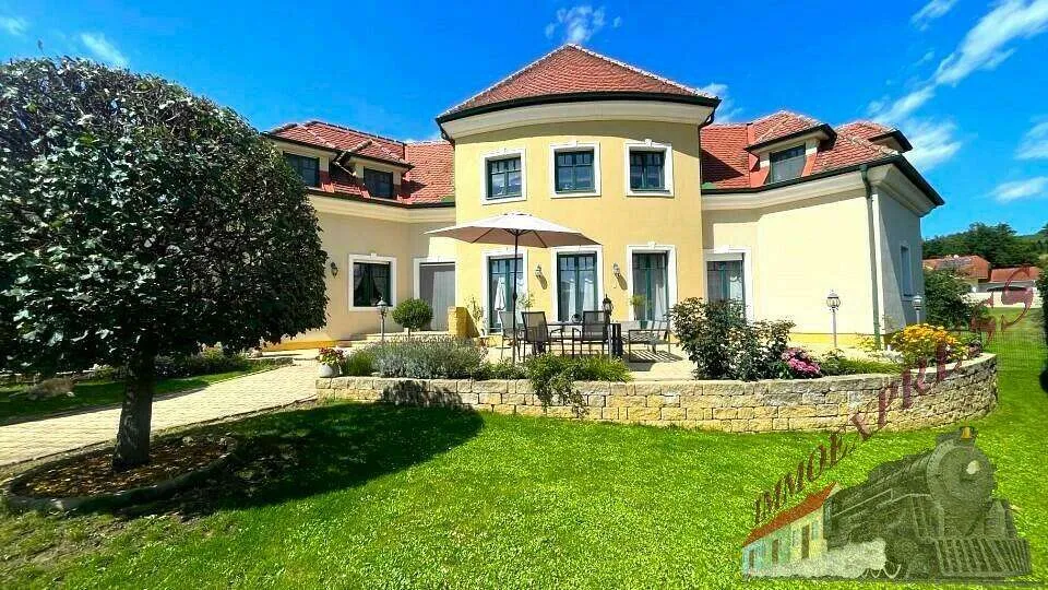 Exklusive Villa mit Urlaubsflair in sonniger Ruhelage, 273 m², € 560.