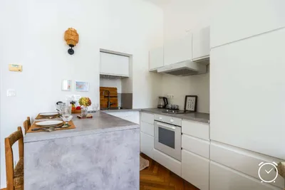 KURZZEiTmiete in Wien: Wunderschöne, möblierte Wohnung zentral, ruhig & mit Balkon – Bild 3