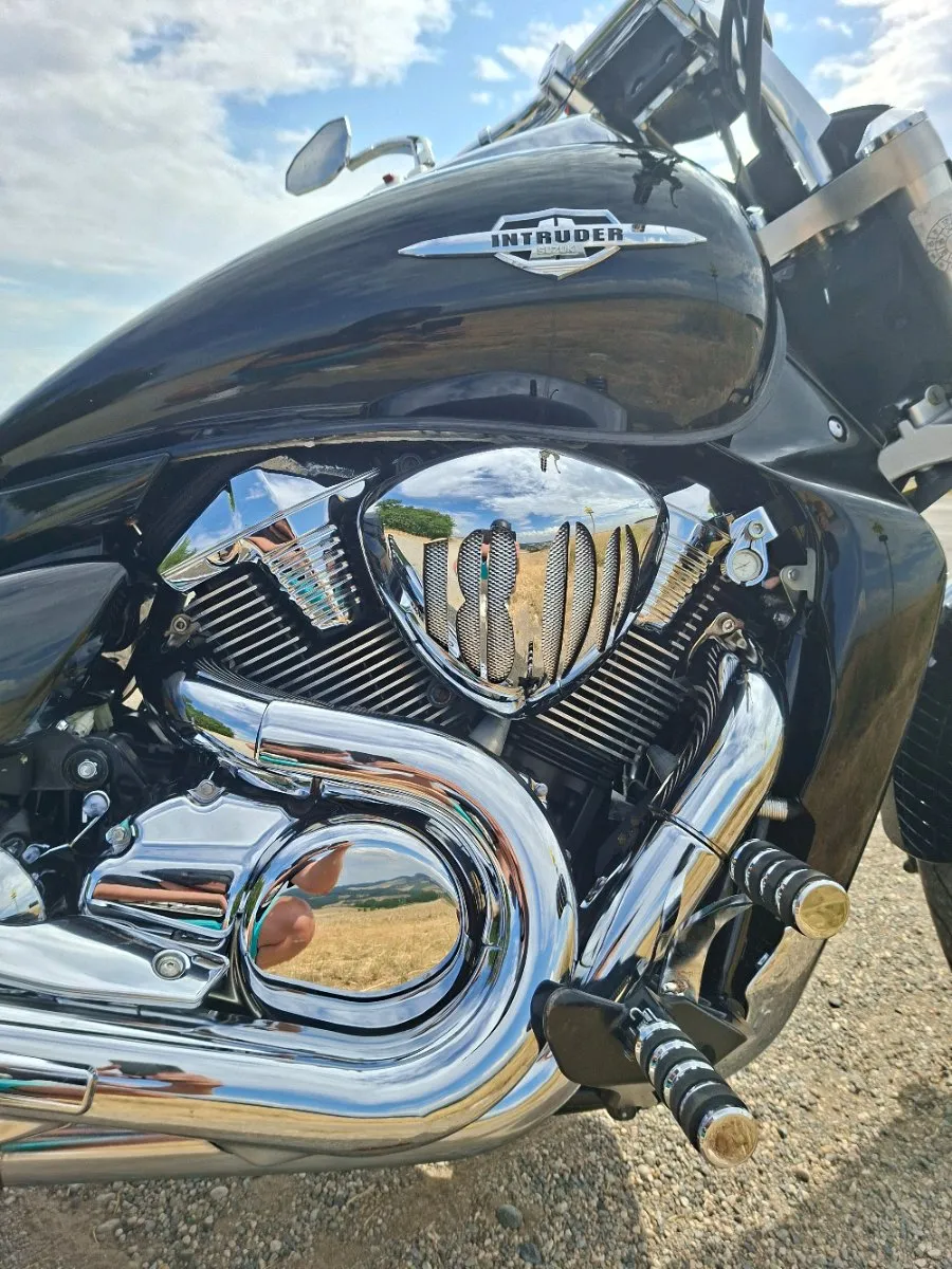 Suzuki Intruder