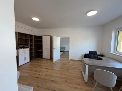 8-Zimmer-Gewerbeimmobilie mieten in Amstetten – 360 m², € 2.100 – Bild 1 von 22