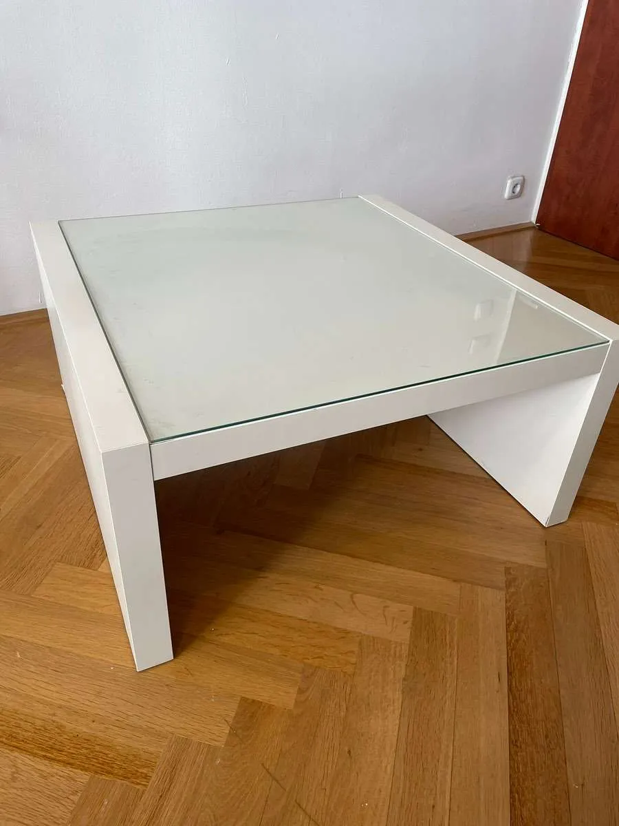Ikea Couchtisch weiss mit Glasplatte, € 0,- (1150 Wien)