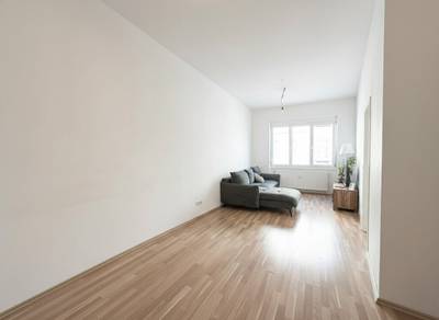 Top angebundene und moderne 2-Zimmer-Wohnung mit AR gleich bei U4 Friedensbrücke und Straßenbahn!