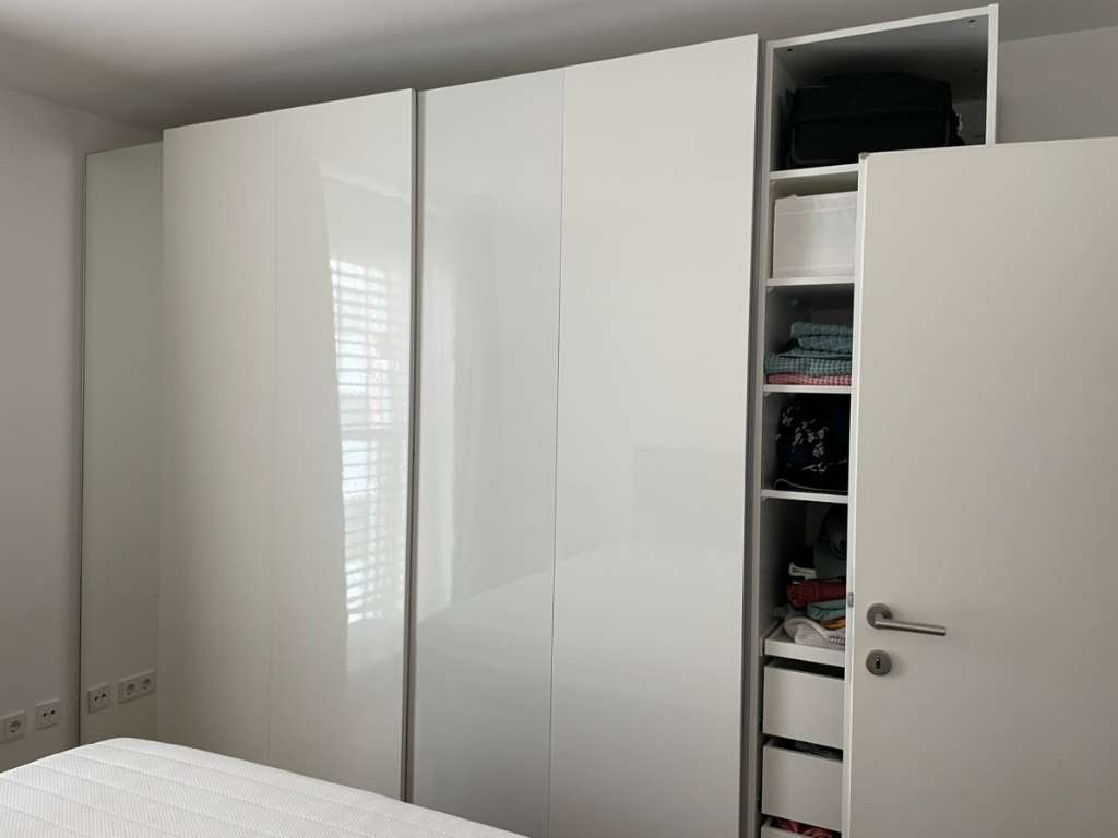 IKEA PAX Kleiderschrank mit Schiebetüren und Spiegeltür, € 500,- (1160 ...