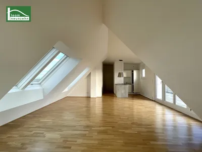 Weitläufige 4-Zimmer-Wohnung mit zwei Freiflächen! - Ab Oktober beziehbar! – Bild 2