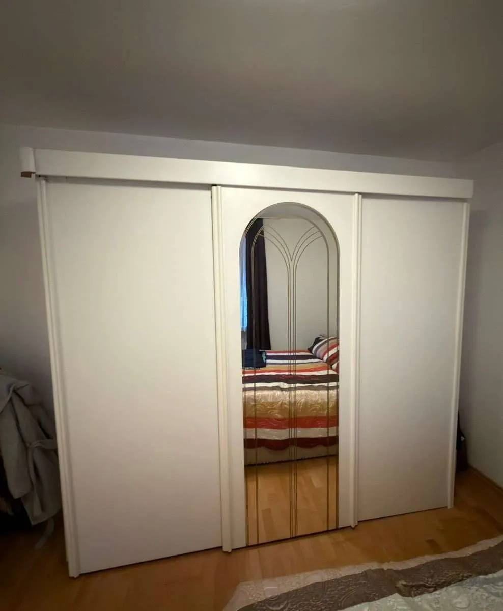 Kleiderschrank zu verschenken - teilweise noch in Ordnung, € 0,- (4320 Perg)