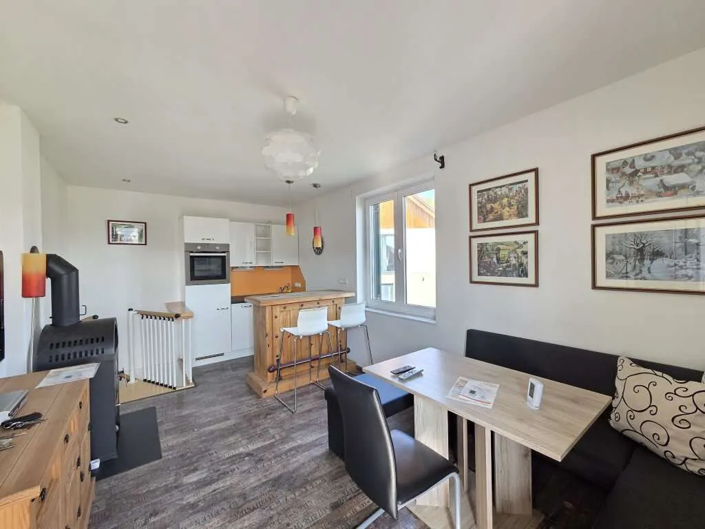 Älteres Kleinwohnhaus mit Potenzial samt Südbalkon - Ansicht 2