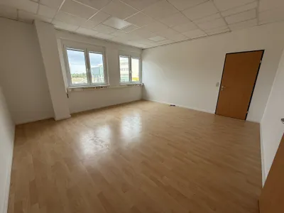 1-Zimmer-Gewerbeimmobilie mieten in Baden – 37 m², € 425 – Bild 2 von 3