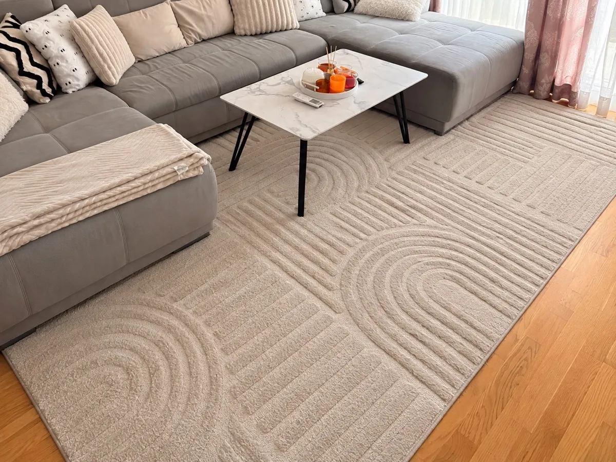 XXL Designer Teppich 280 × 370 cm - modernes Reliefmuster, € 220,- (4030 Linz)