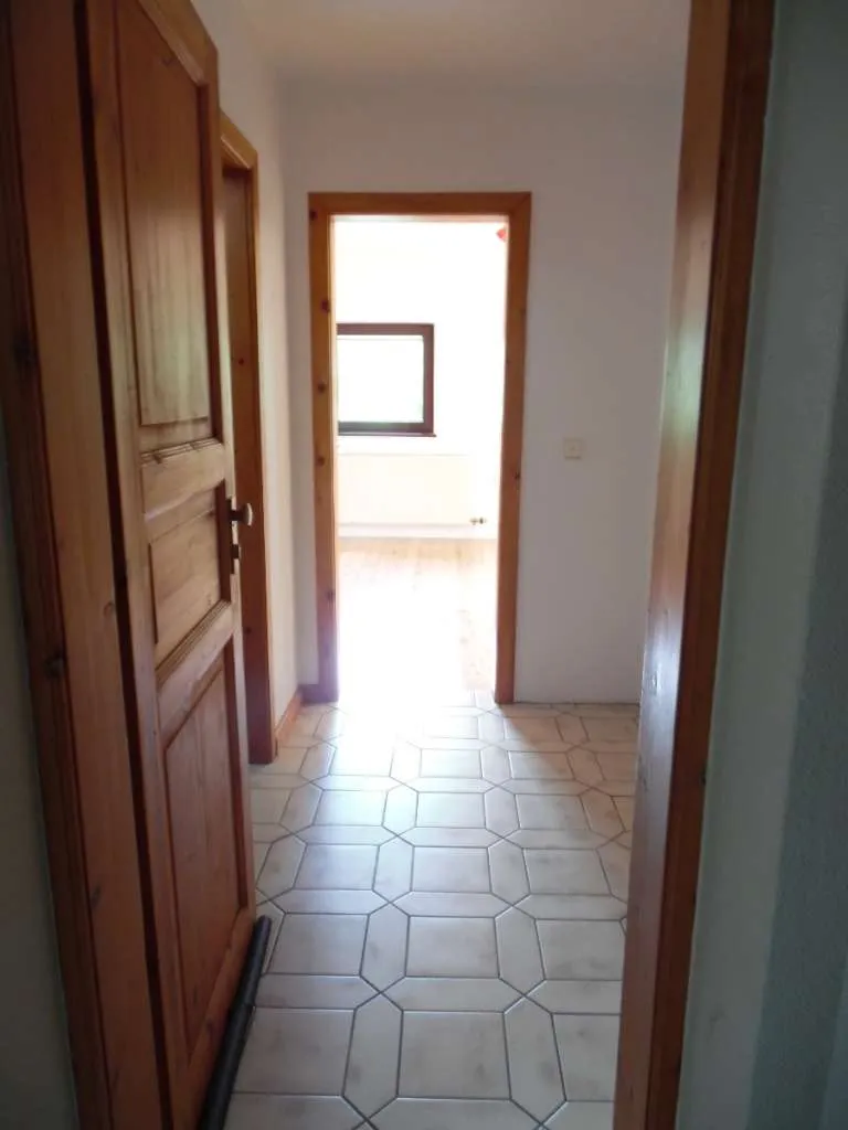 Individuelle, helle, gemütliche Wohnung mit Balkon und Garage - Ansicht 3