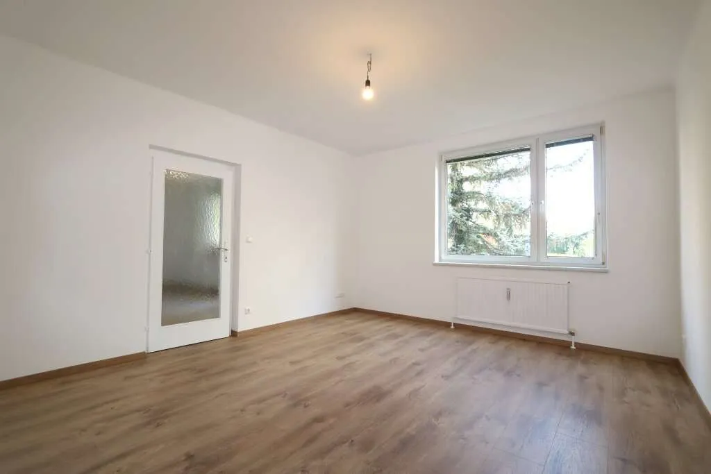 TOP SANIERT - Schöne 2-Zimmer-Eckwohnung mit ostseitiger Loggia und Autoabstellplatz - befristet vermietet! – pohled 3