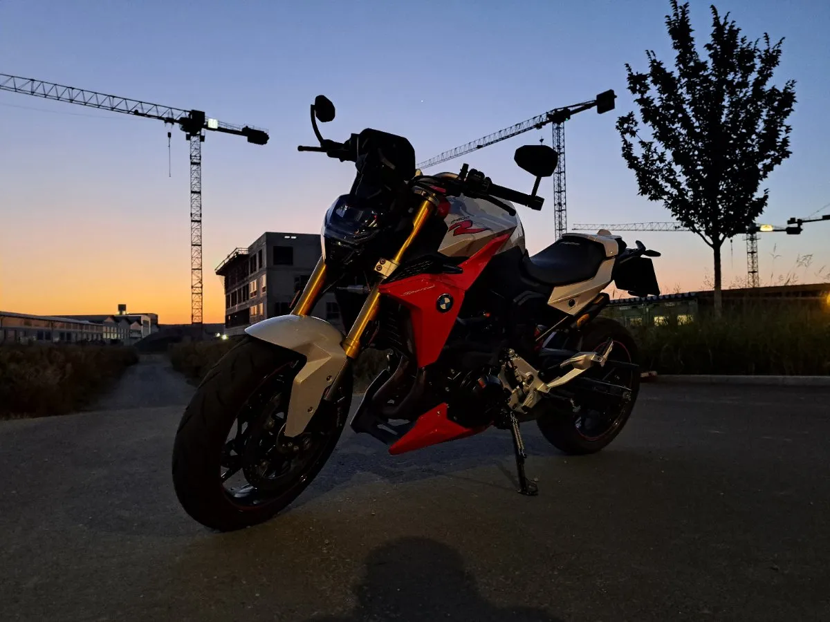 BMW F 900 R