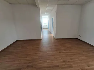 1-Zimmer-Gewerbeimmobilie mieten in Baden – 66 m², € 839 – Bild 4 von 9