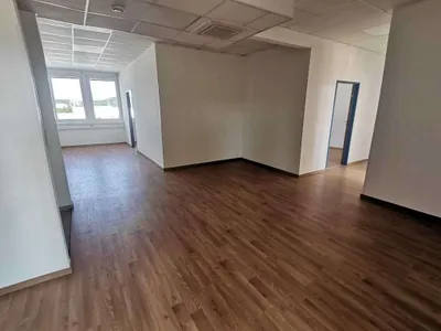 1-Zimmer-Gewerbeimmobilie mieten in Baden – 66 m², € 839 – Bild 5 von 9