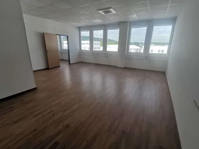 1-Zimmer-Gewerbeimmobilie mieten in Baden – 66 m², € 839 – Bild 7 von 9