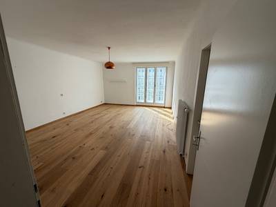 Perfekt gelegene helle 2-Zimmer-Wohnung – Bild 3
