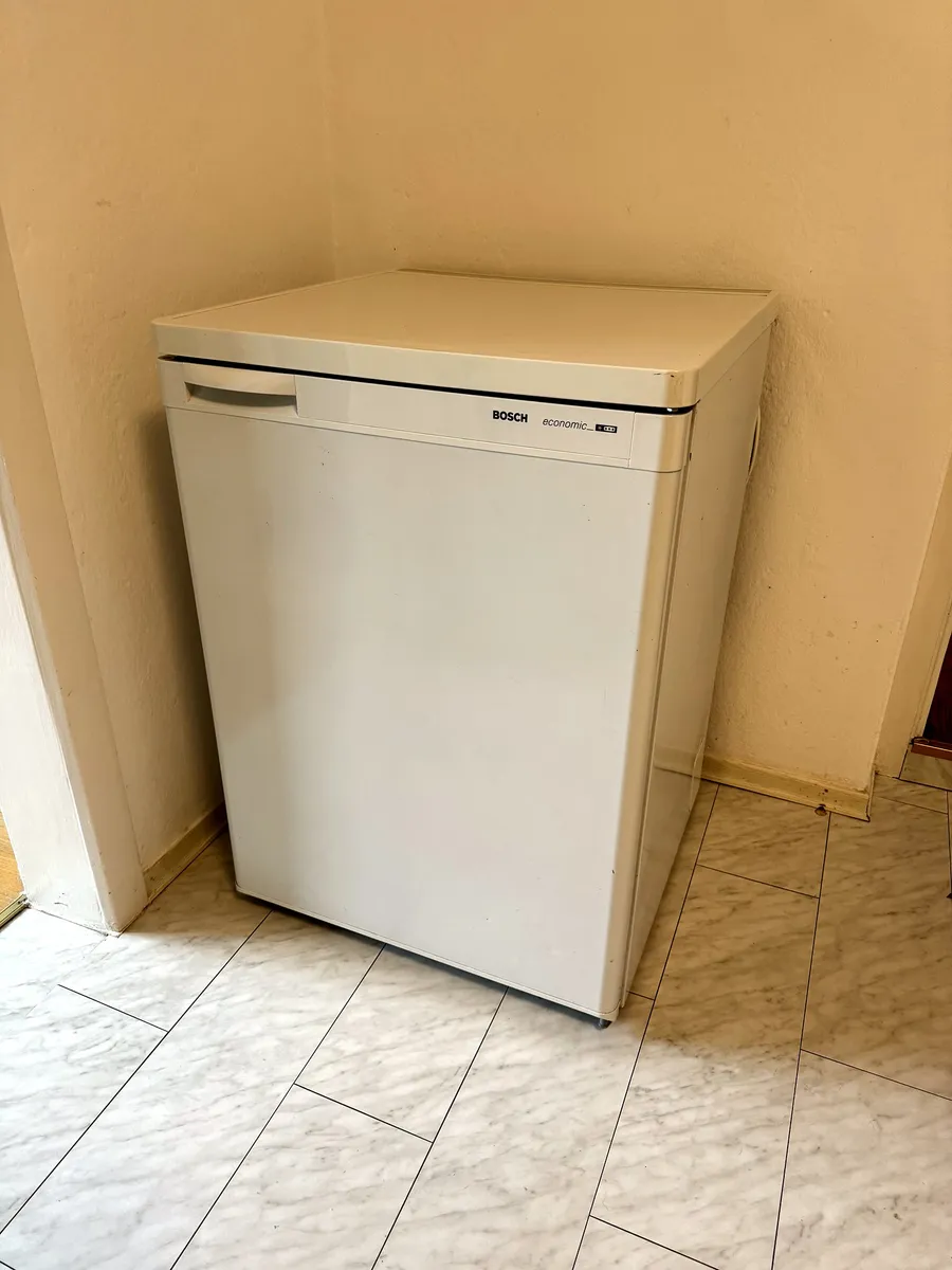 Bosch Gefrierschrank, 60 cm breit, 4 Laden, € 100,- (9560 Feldkirchen in Kärnten)