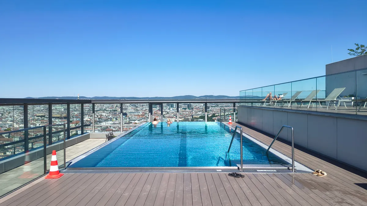 2-Zimmer Provisionsfreie Wohnung mit Pool, Balkon und tollem Ausblick, Triiiple Tower - Widok 2