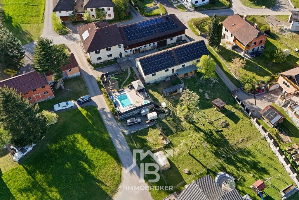 Exklusives Landanwesen mit vielseitigen Nutzungsmöglichkeiten - Wohnen, Arbeiten & Tierhaltung in absoluter Ruhelage - Ansicht 2