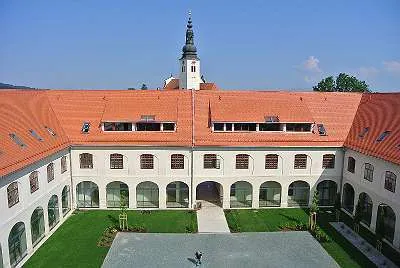 3-Zimmer-Wohnung mieten in Hartberg-Fürstenfeld – 89 m², € 1.026 – Bild 1 von 7