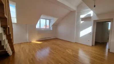 Dachgeschoßwohnung, 3 Schlafzimmer, Nähe Votiv Kirche – Bild 2