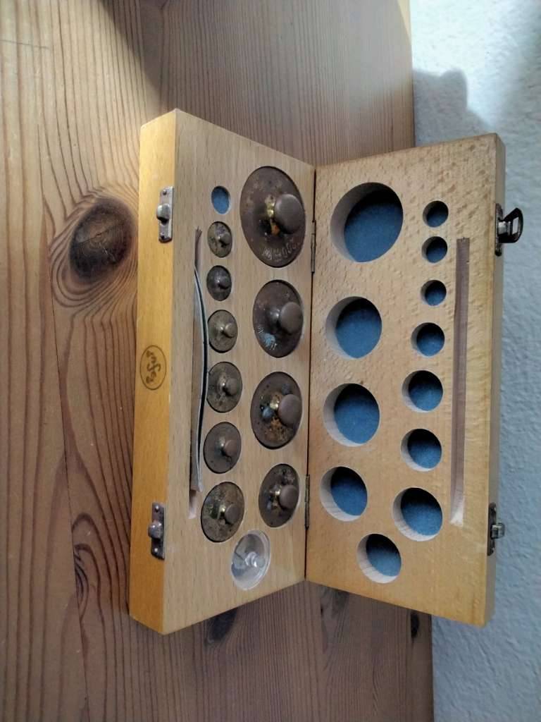 Alte Apothekergewichte