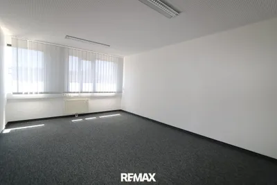13-Zimmer-Gewerbeimmobilie mieten in Wels – 476 m², € 7.132 – Bild 7 von 11