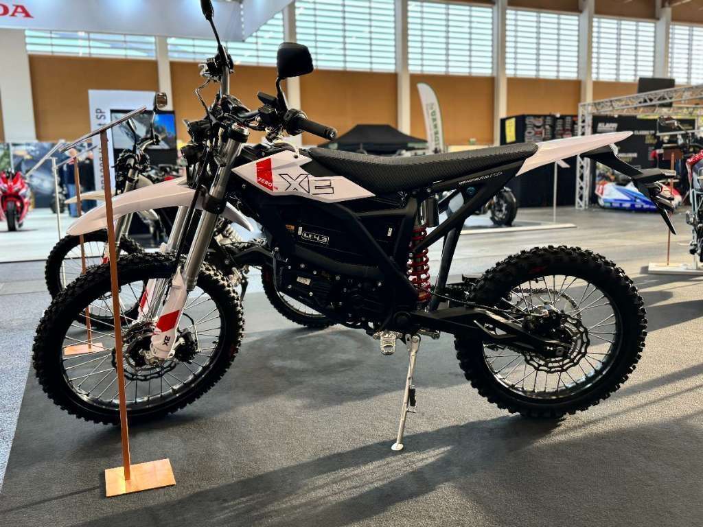 Zero Zero XE Elektro Motorrad Code 111 A1 Führerschein Motocross