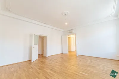 Exklusive 4-Zimmer-Altbau-Wohnung unweit vom Stadtpark – Bild 2