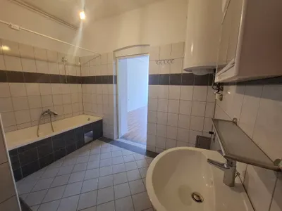 2-Zimmer-Wohnung mieten in Neunkirchen – 61 m², € 700 – Bild 3 von 4