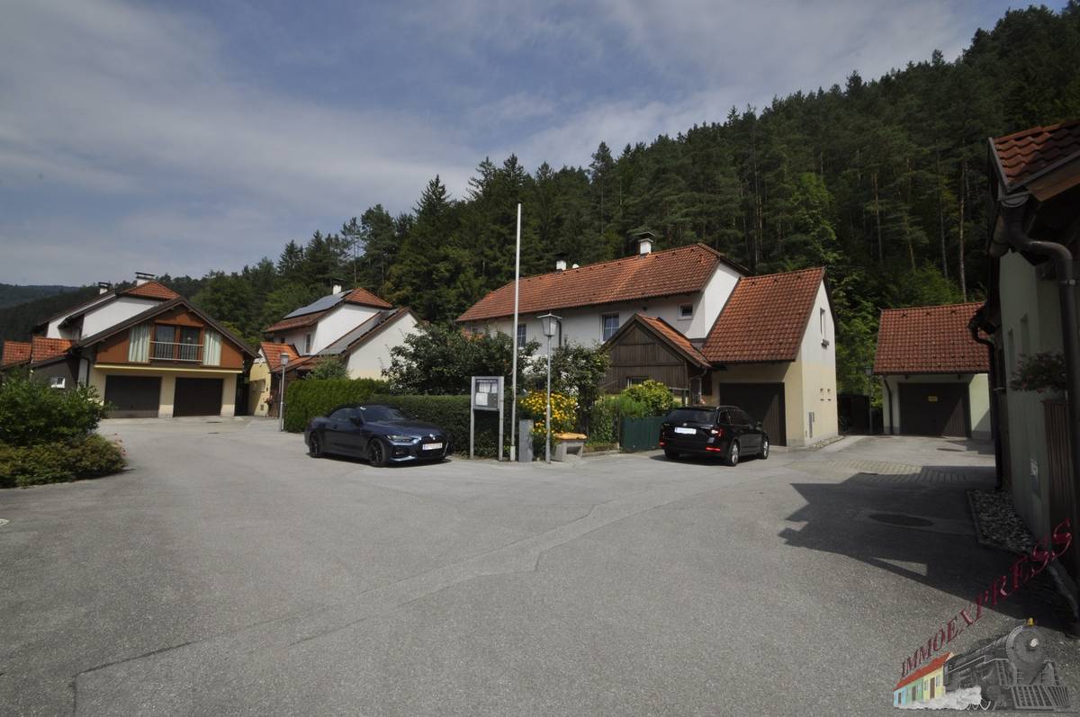 "Wohnen wie im Urlaub" - Wunderschöne Doppelhaushälfte mit gepflegten Garten in Hohenberg - Ansicht 2