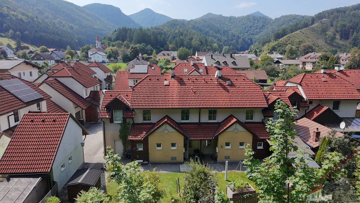 "Wohnen wie im Urlaub" - Wunderschöne Doppelhaushälfte mit gepflegten Garten in Hohenberg - Ansicht 3