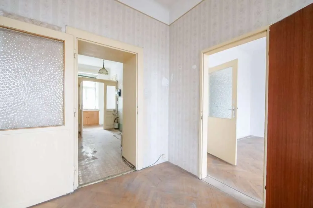 Sanierungsbedürftigte Wohnung / Kurzzeitmiete erlaubt (Airbnb, Booking.com) - Ansicht 3