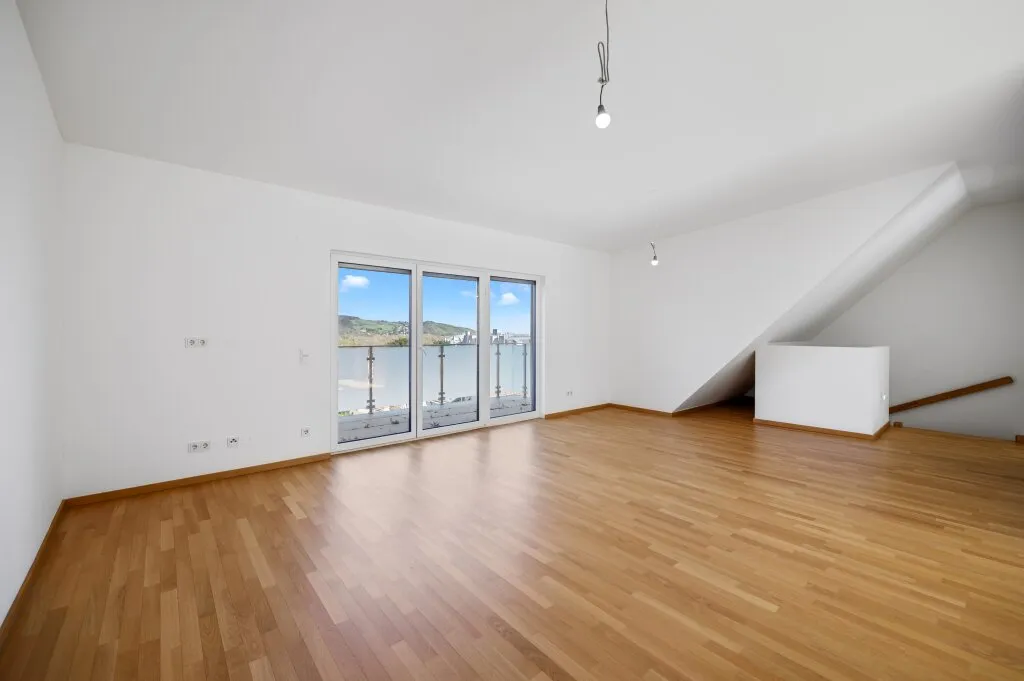 Ein Zuhause zwischen Stift und Weinbergen 133 m² Maisonette mit außergewöhnlichen Freiflächen und Weitblick – pohled 2