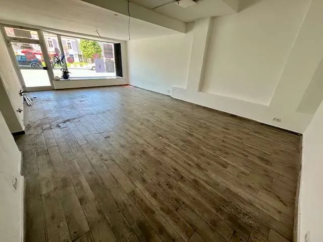 72,2m² großes Geschäftslokal & 34,2m² großes Lager mit WC & Dusche neben Lendplatz (AUTOMATENSHOP-GEEIGNET) - Ansicht 2