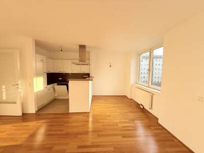Gut geschnittene 3-Zimmer Wohnung in ruhiger Seitengasse mit Durchzugsmöglichkeit! ab sofort