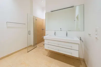 4-Zimmer-Wohnung mieten in Linz – 120 m², € 2.500 – Bild 8 von 10