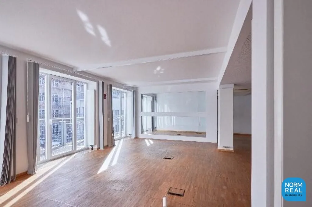 Moderner Büro oder Praxisraum mit Balkon am Paulusplatz – pohled 3